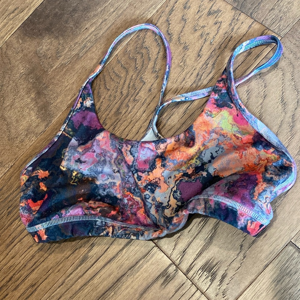 Size medium fleo sports bra. No inserts. GUC.